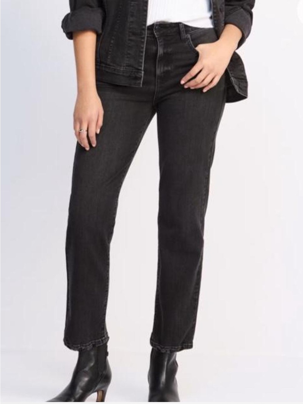 High-Rise Straight Leg Jeans in Black